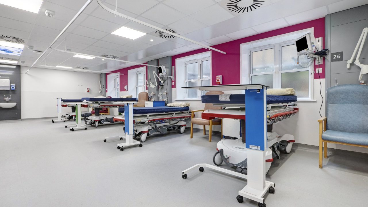 Barnet Hospital – Acute Medical Unit, photograph 1 of 18