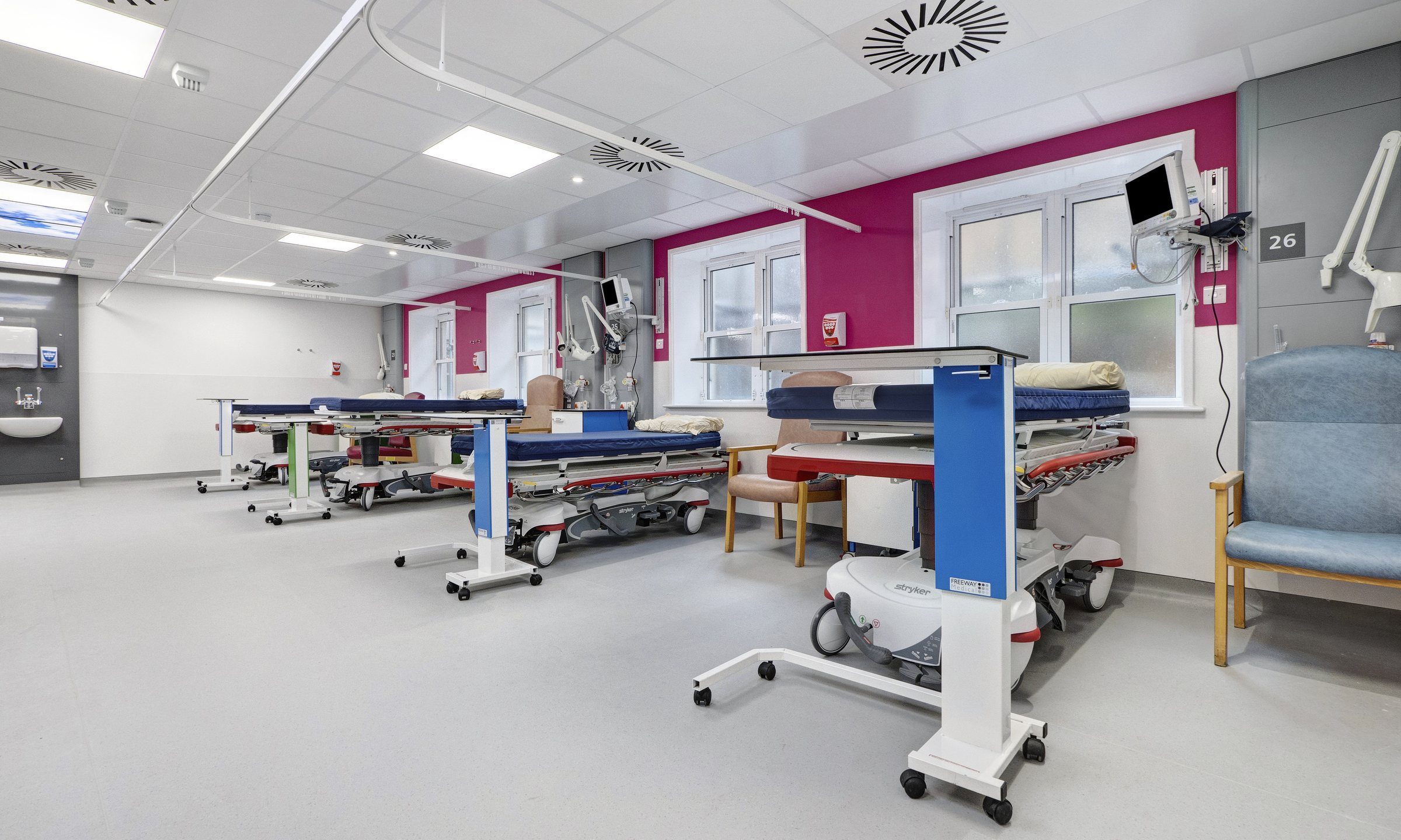 Barnet Hospital – Acute Medical Unit, photograph 1 of 18