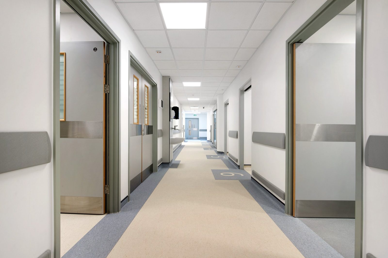 Central Middlesex Hospital – Endoscopy, photograph 2 of 4