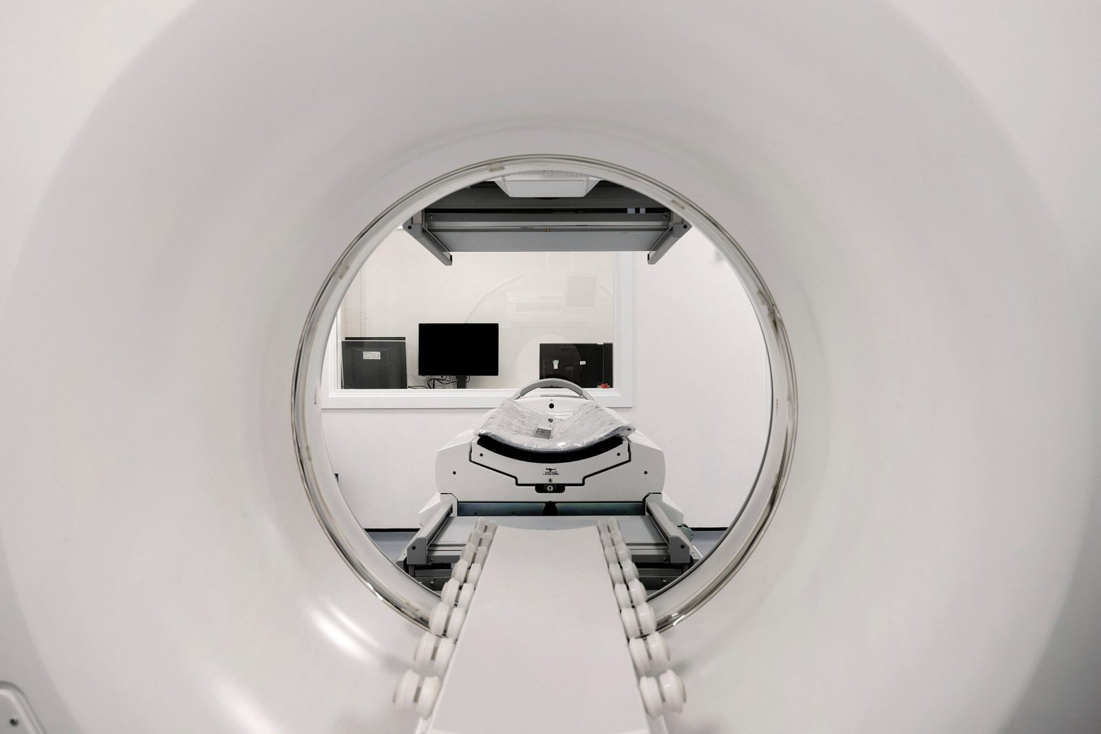 Lister Hospital – CT Scanner, photograph 3 of 4