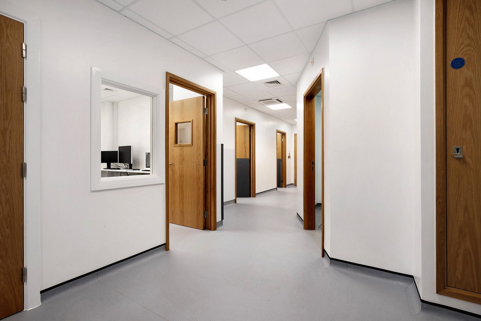 Lister Hospital – CT Scanner, photograph 4 of 4