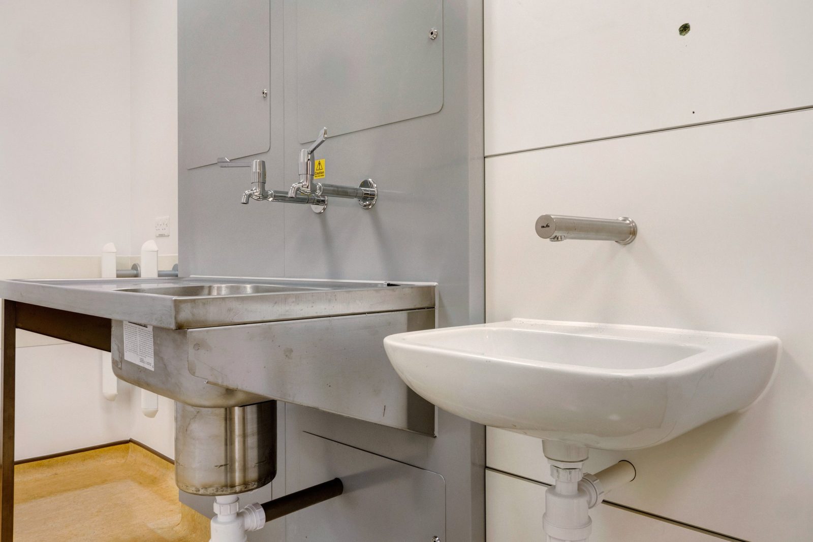 Broomfield Hospital – UTC Ward, photograph 6 of 8