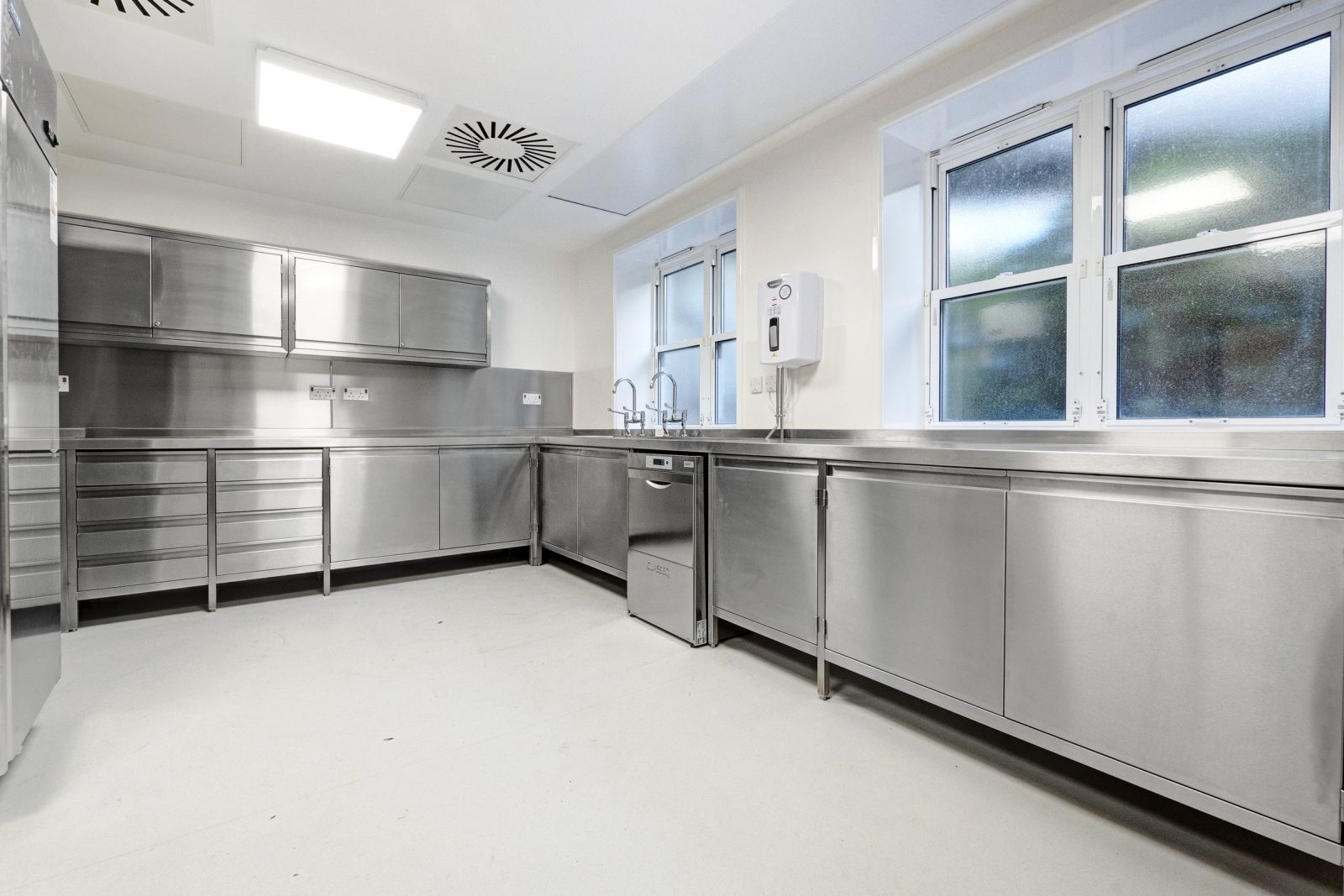 Barnet Hospital – Acute Medical Unit, photograph 12 of 18