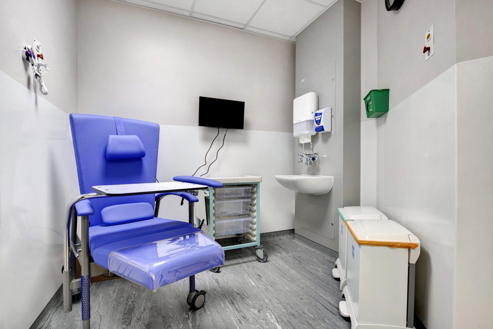 North Middlesex University Hospital – MRI, photograph 4 of 6